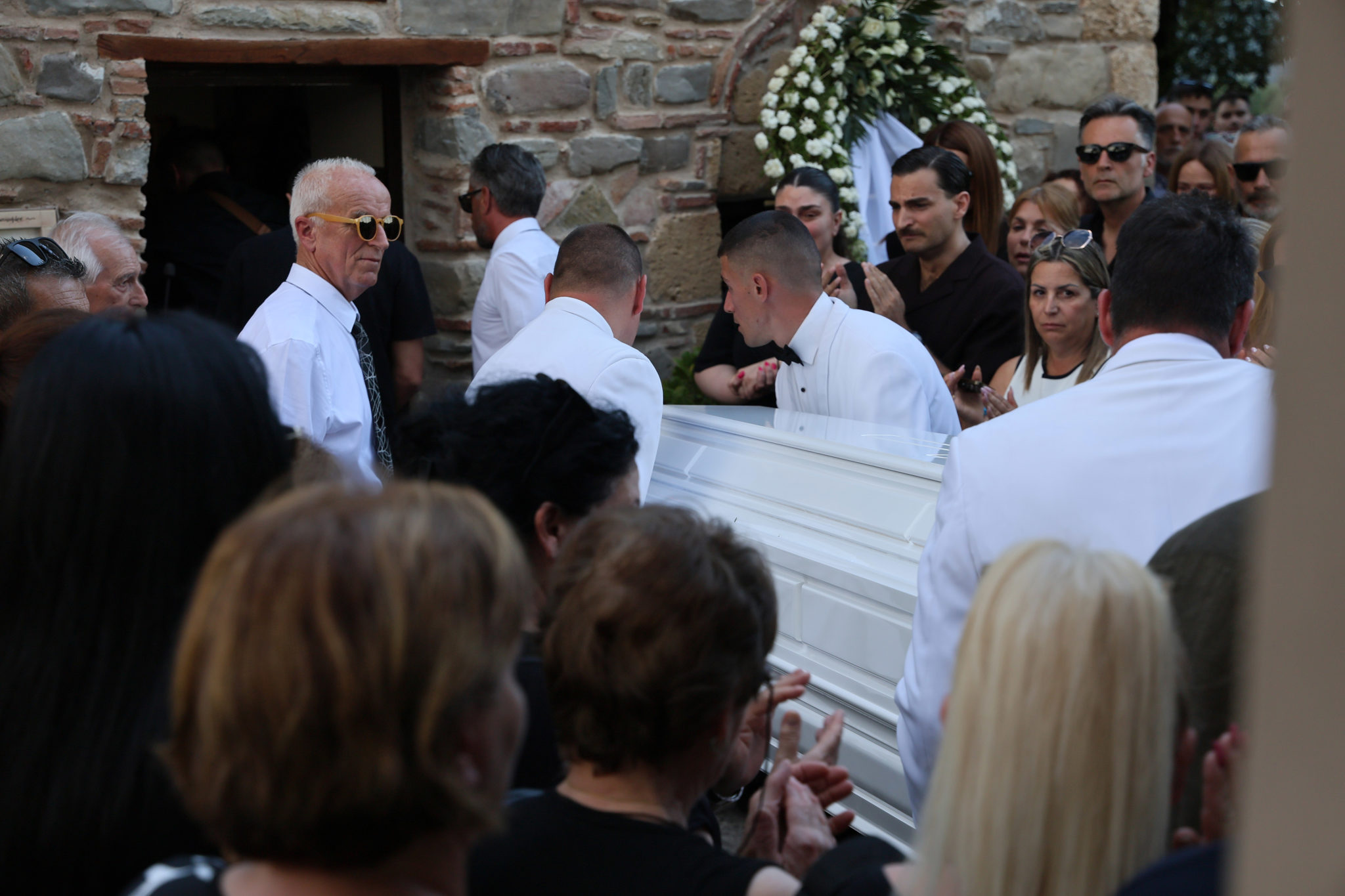 Γωγώ Μαστροκώστα, ταφή, κηδεία