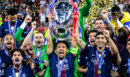 Τελικός Champions League: Ο Αντετοκούνμπο παρέδωσε το βραβείο MVP στον Βιτίνια - Δείτε βίντεο και φωτό