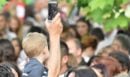Social media: «Παγιδευμένοι» στην οθόνη οι νέοι, 3 στους 4 κάνουν doomscrolling - Τι αποκαλύπτει νέα έρευνα της UNICEF και του Υπουργείου Υγείας