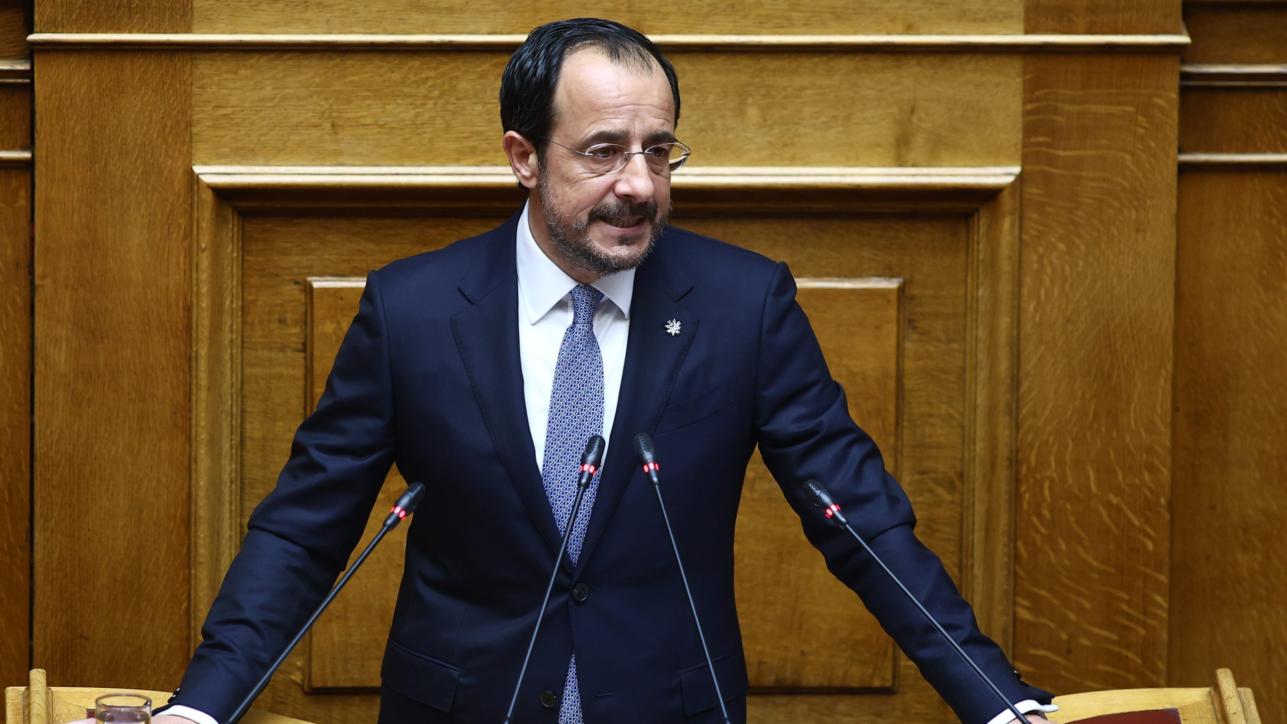 Νίκος Χριστοδουλίδης στην Βουλή: «Η επανένωση είναι το τάμα που ενώνει Κύπρο και Ελλάδα» – ΒΙΝΤΕΟ