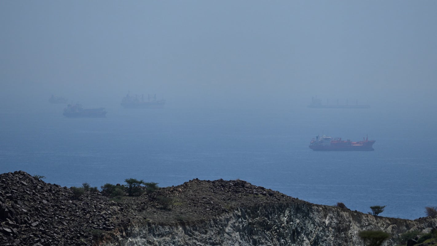 Η Maersk ανακοίνωσε πως πλοίο της διέπλευσε τα Στενά του Ορμούζ συνοδεία αμερικανικών ενόπλων δυνάμεων