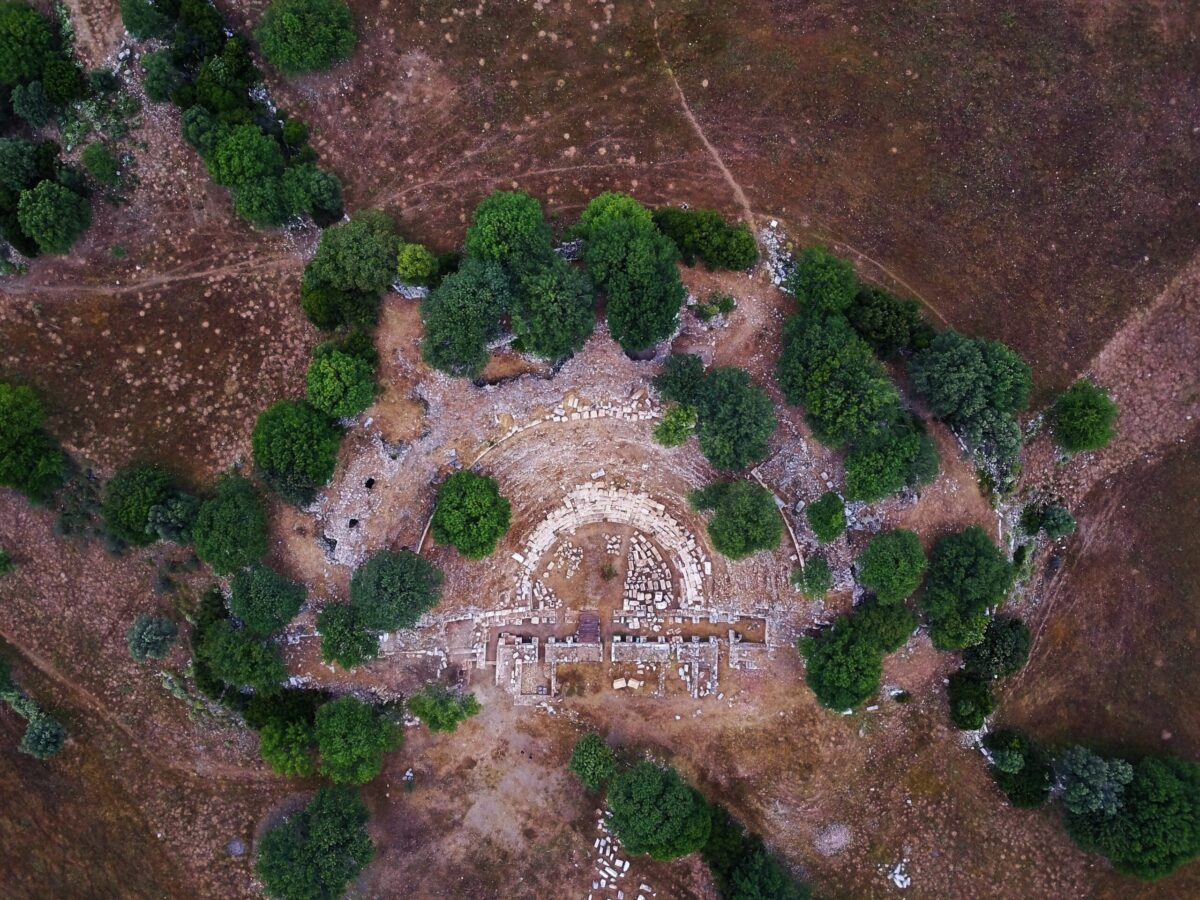 Τέως: Η άγνωστη δράση των ισχυρών εμπόρων της αρχαίας ελληνικής πόλης έρχεται στο φως – Οι αποκαλυπτικές επιγραφές και το χρυσό στεφάνι
