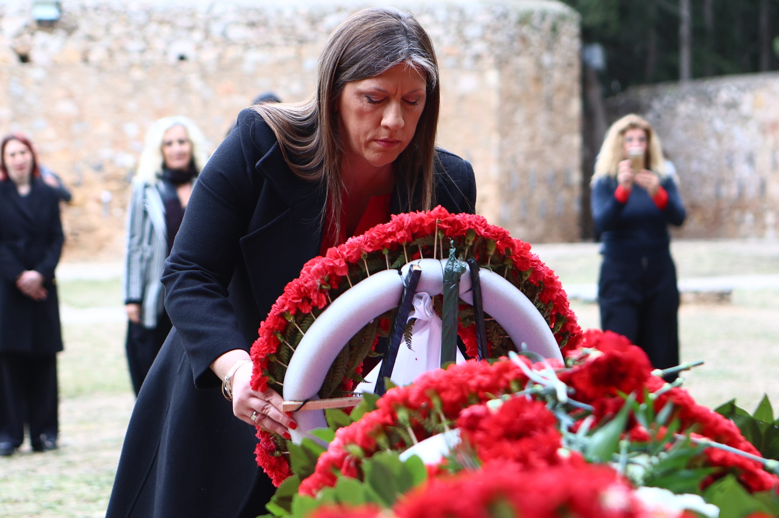 Ζωή Κωνσταντοπούλου: Τιμάμε τους 200 της Καισαριανής – Χρέος μας να διεκδικήσουμε τις γερμανικές οφειλές