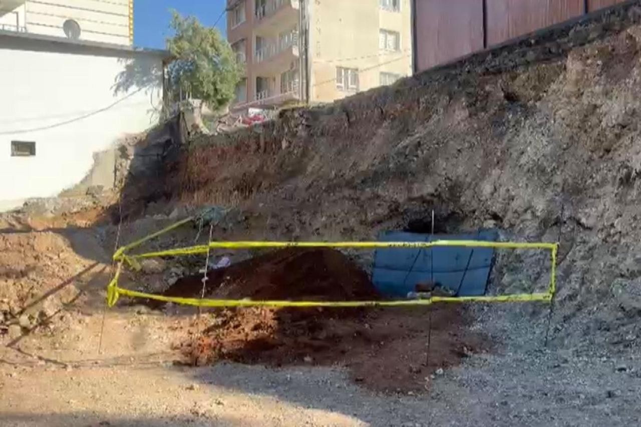 Η στιγμή που μια μπουλντόζα συνάντησε τη ρωμαϊκή ιστορία της Αντιόχειας – Ο εντυπωσιακός λαξευτός τάφος που ανακαλύφθηκε κατά τη διάρκεια έργων υποδομής