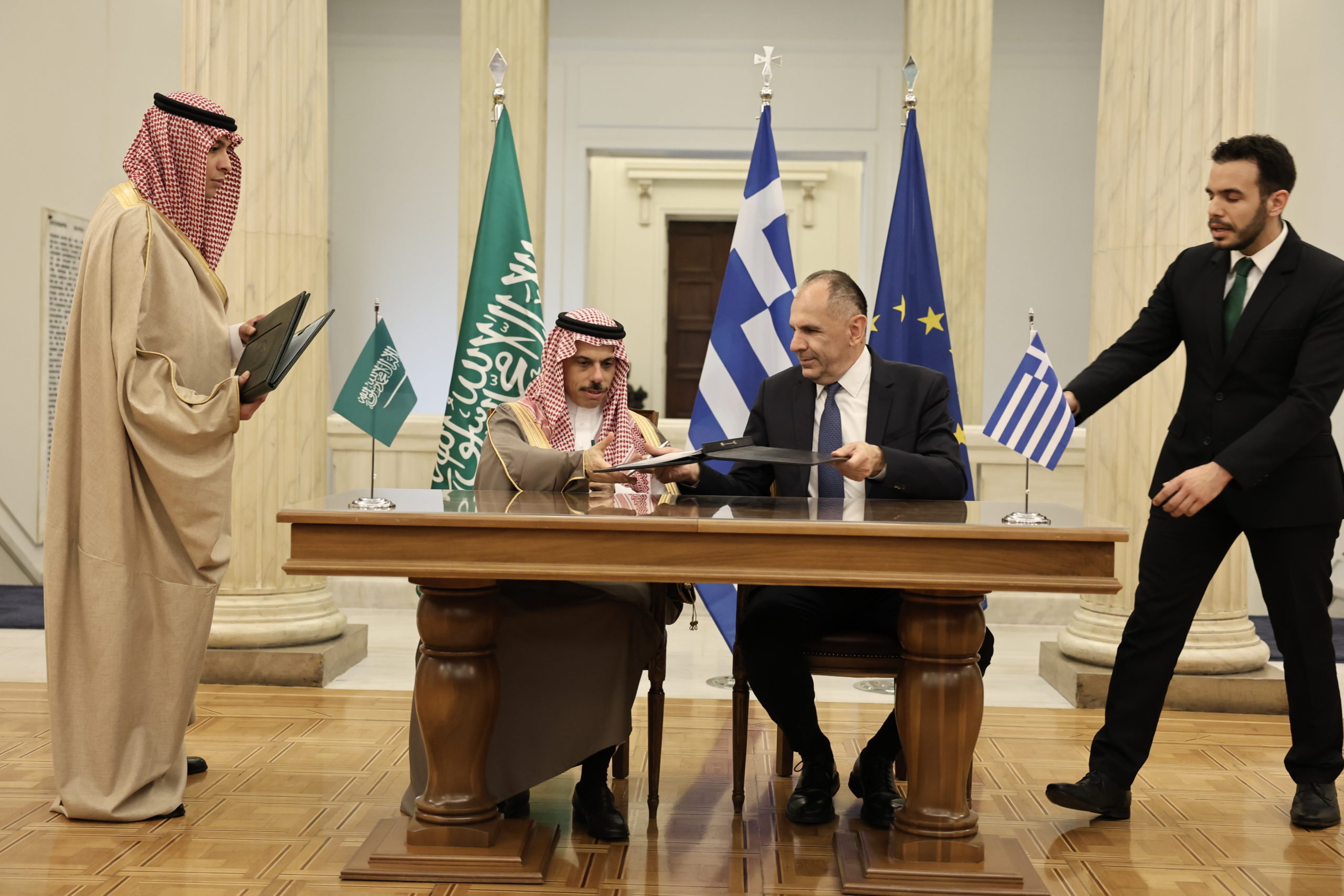 Γιώργος Γεραπετρίτης, Πρίγκιπα Faisal bin Farhan Al Saud