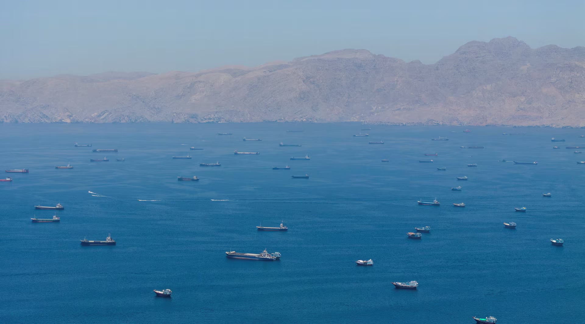 Ένταση στον Κόλπο: Πλήγματα των ΗΠΑ κατά ιρανικών drones στο Ορμούζ – Ο Τραμπ «σε στρατηγικό αδιέξοδο» λέει η Τεχεράνη