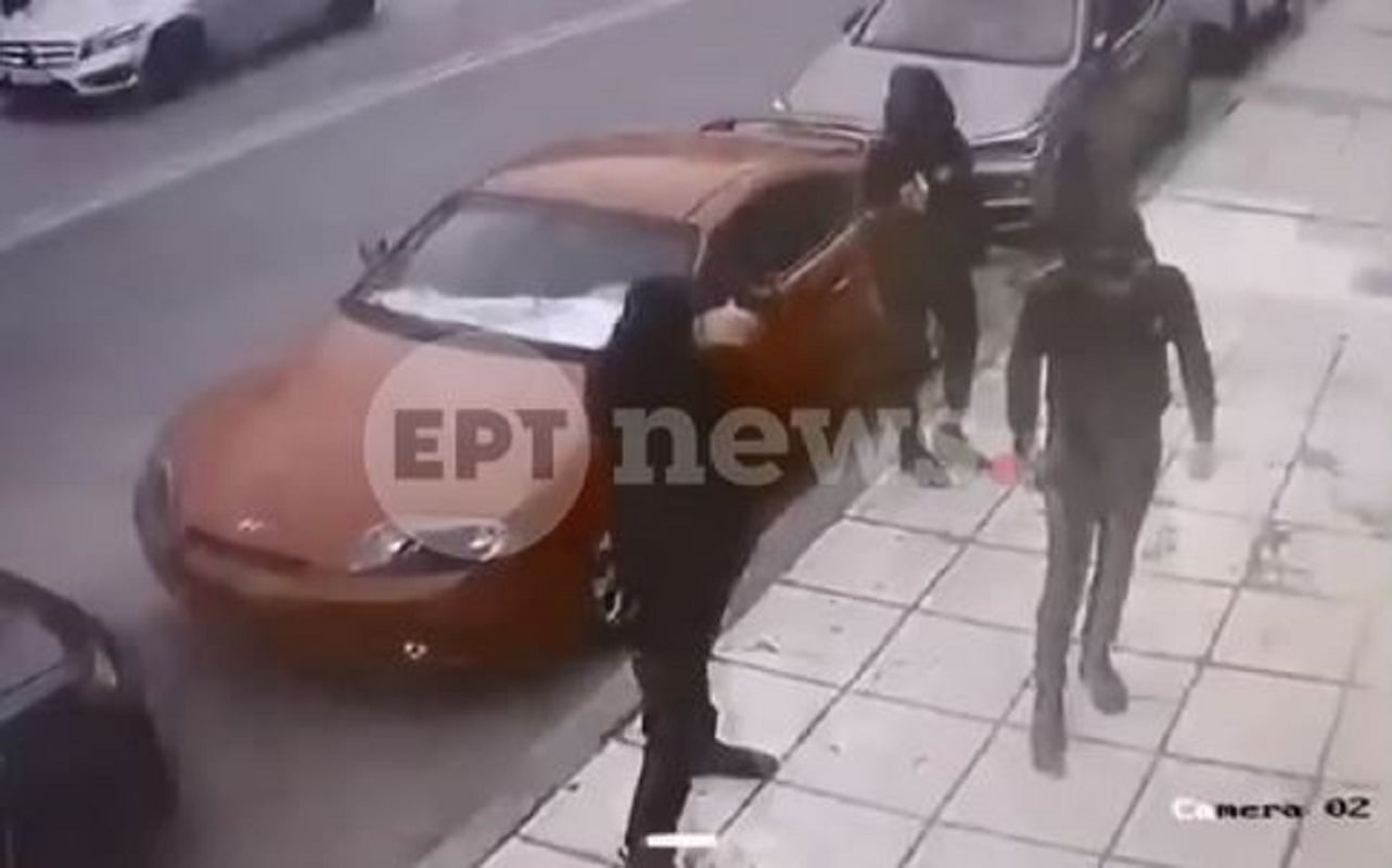 Ηράκλειο: Παραδόθηκε ο 18χρονος για το αιματηρό επεισόδιο έξω από μπαρ – Θα απολογηθεί την Τετάρτη μαζί με τον αδελφό του