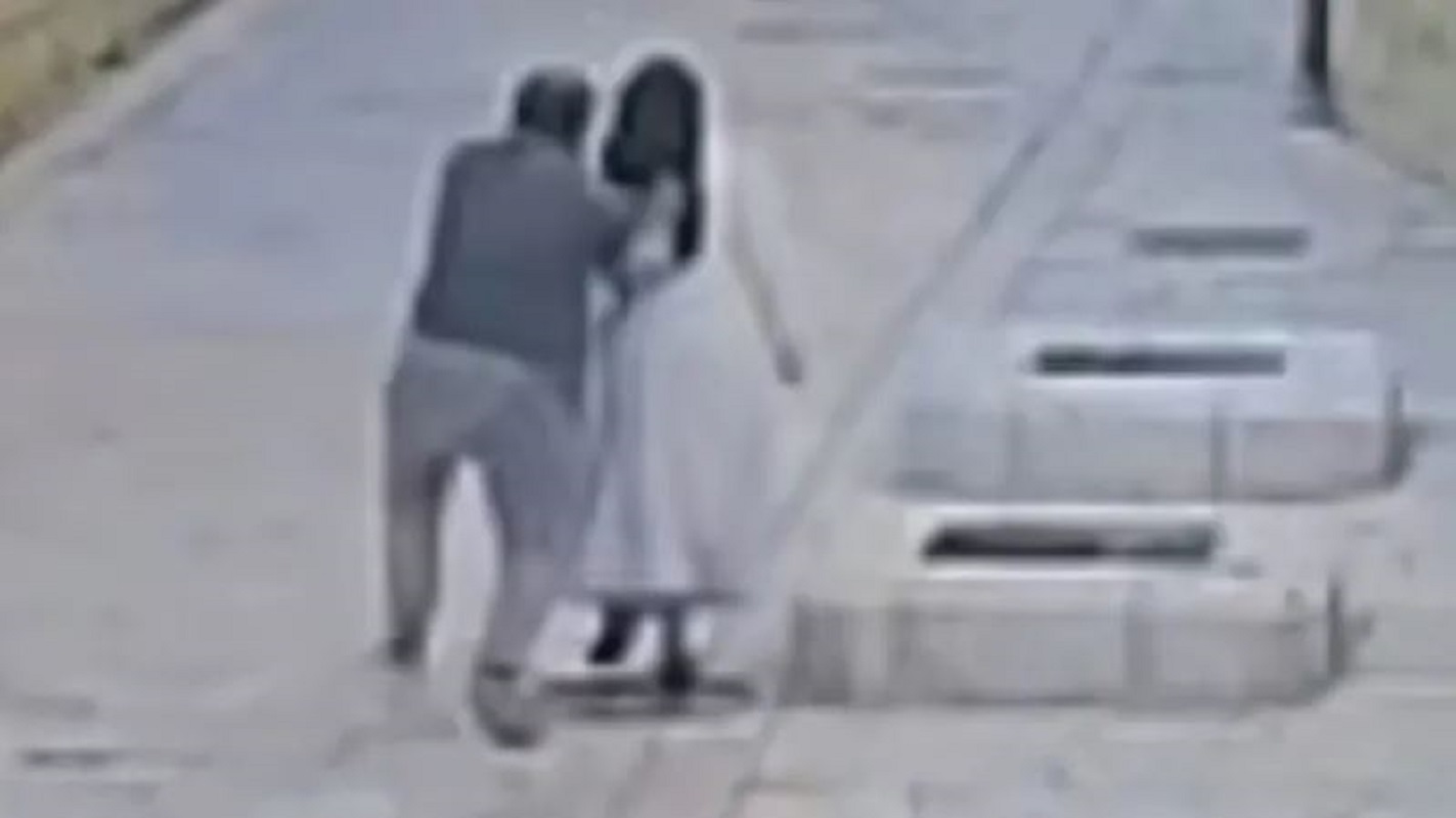 Ιερουσαλήμ: Βίντεο σοκ από την άγρια επίθεση άνδρα σε μοναχή – Η σύλληψη και οι αντιδράσεις