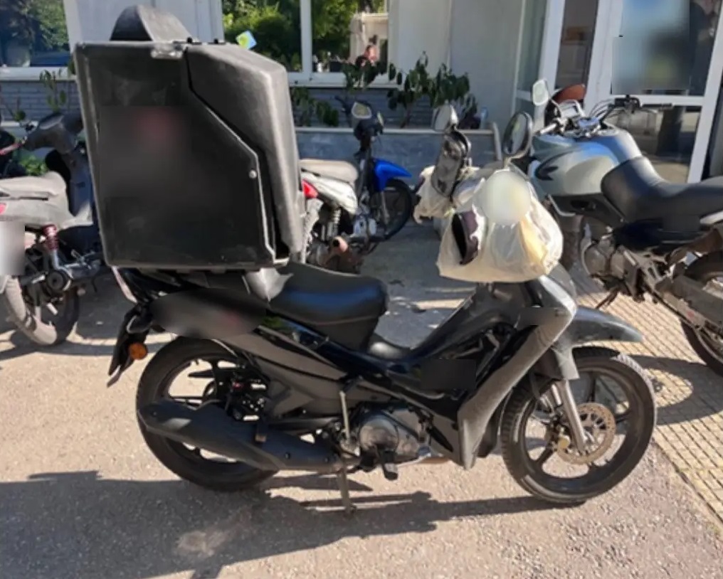 Κηφισιά, επιθέσεις, πέτρες, διανομέας