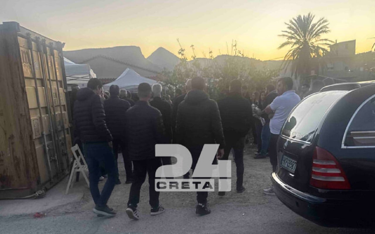 Δολοφονία στην Κρήτη: «Παιδί μου δεν σε γλίτωσα» – Ραγίζουν καρδιές στο σπίτι του 21χρονου Νικήτα, ντυμένος γαμπρός στο φέρετρο
