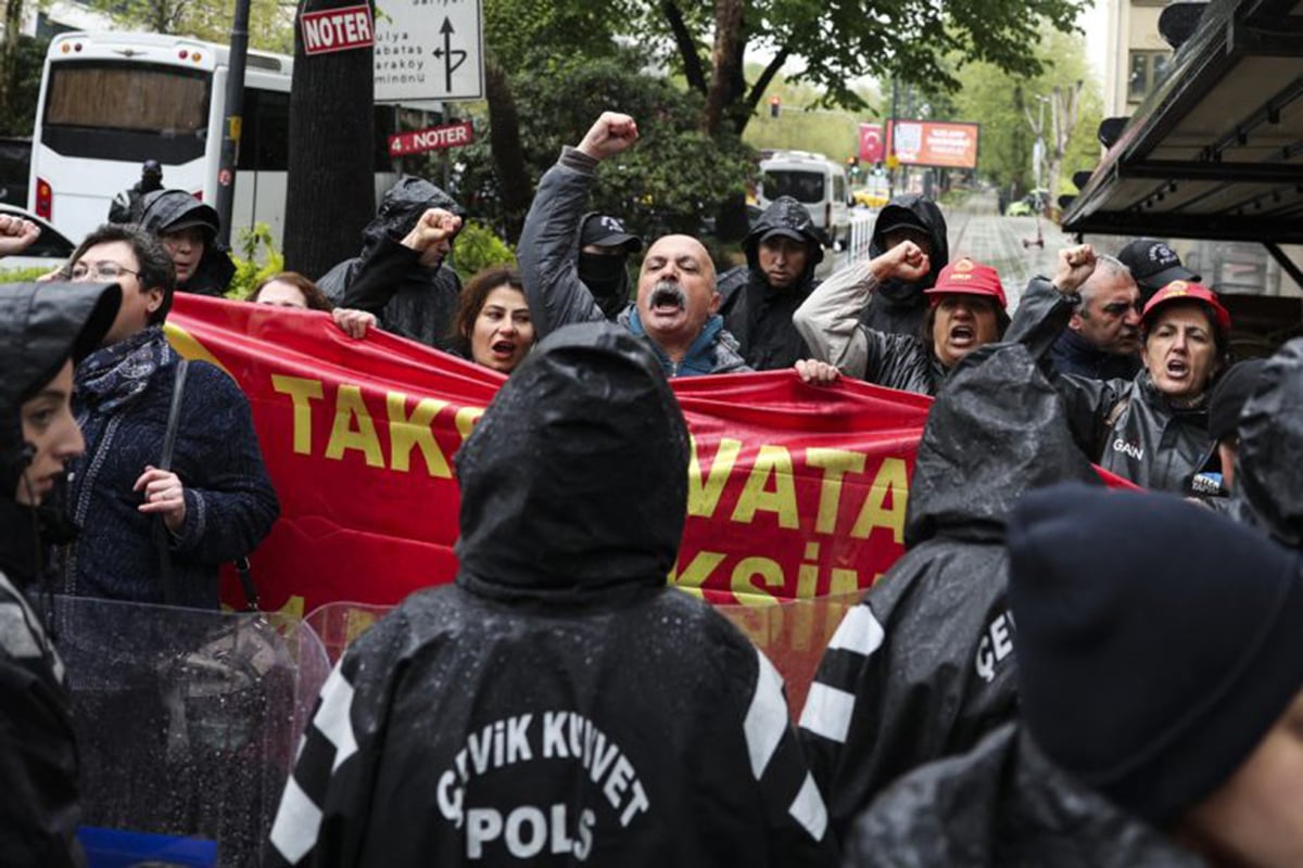 Κωνσταντινούπολη: Επεισόδια στις συγκεντρώσεις για την Πρωτομαγιά – Περισσότερες από 120 συλλήψεις