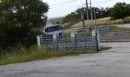 Λάρισα: Καρέ καρέ η στιγμή που φορτηγό ξηλώνει γέφυρα σήμανσης και καταλήγει σε μάντρα αυτοκινήτων - ΒΙΝΤΕΟ