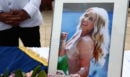 Γωγώ Μαστροκώστα: «Πάλεψε με χαμόγελο και όχι με φόβο» - Σε κλίμα βαθιάς οδύνης η Εξόδιος Ακολουθία στο Ελληνικό - ΦΩΤΟ και ΒΙΝΤΕΟ