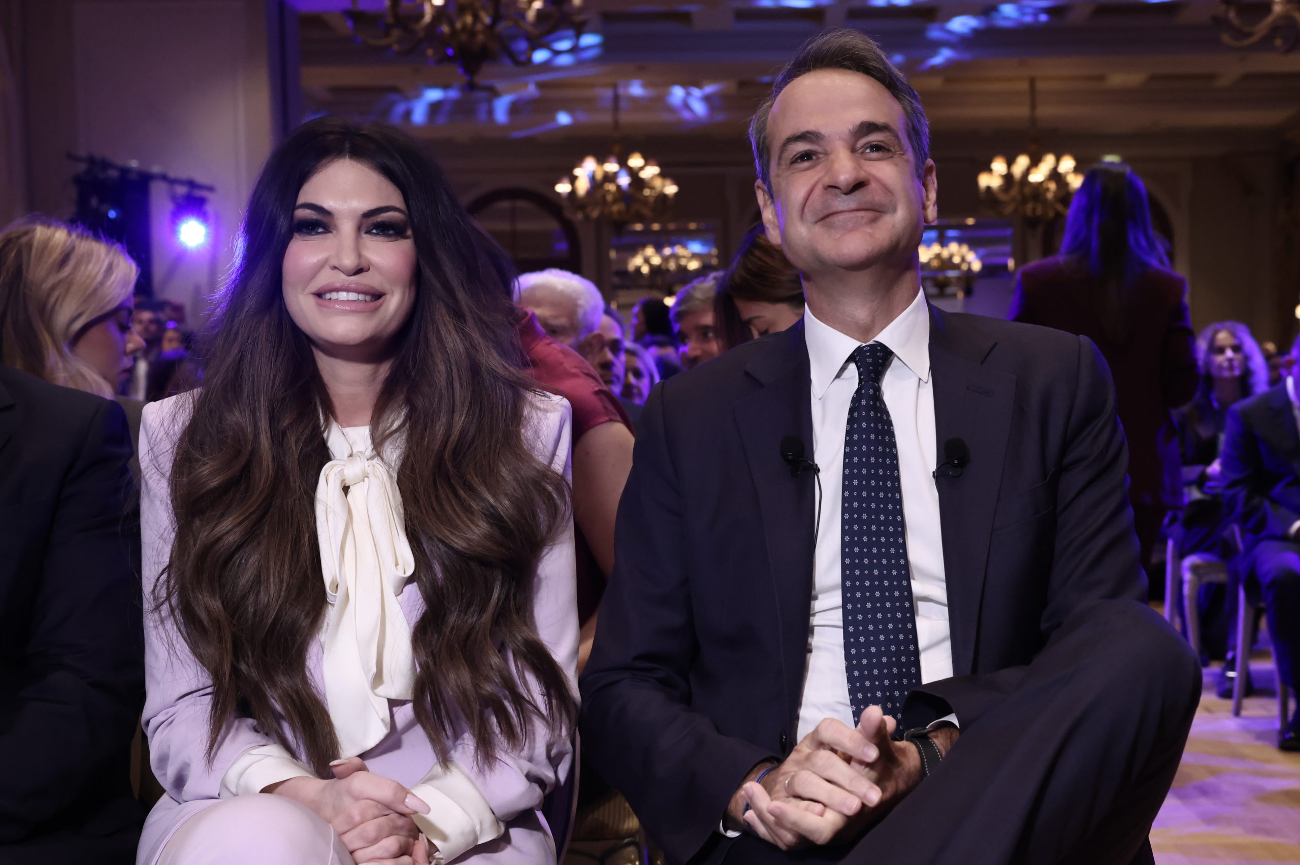 Politico: Η Ελλάδα «ποντάρει» στο MAGA – Το μεγάλο στοίχημα του Μητσοτάκη και η «πινελιά» της Γκίλφοϊλ