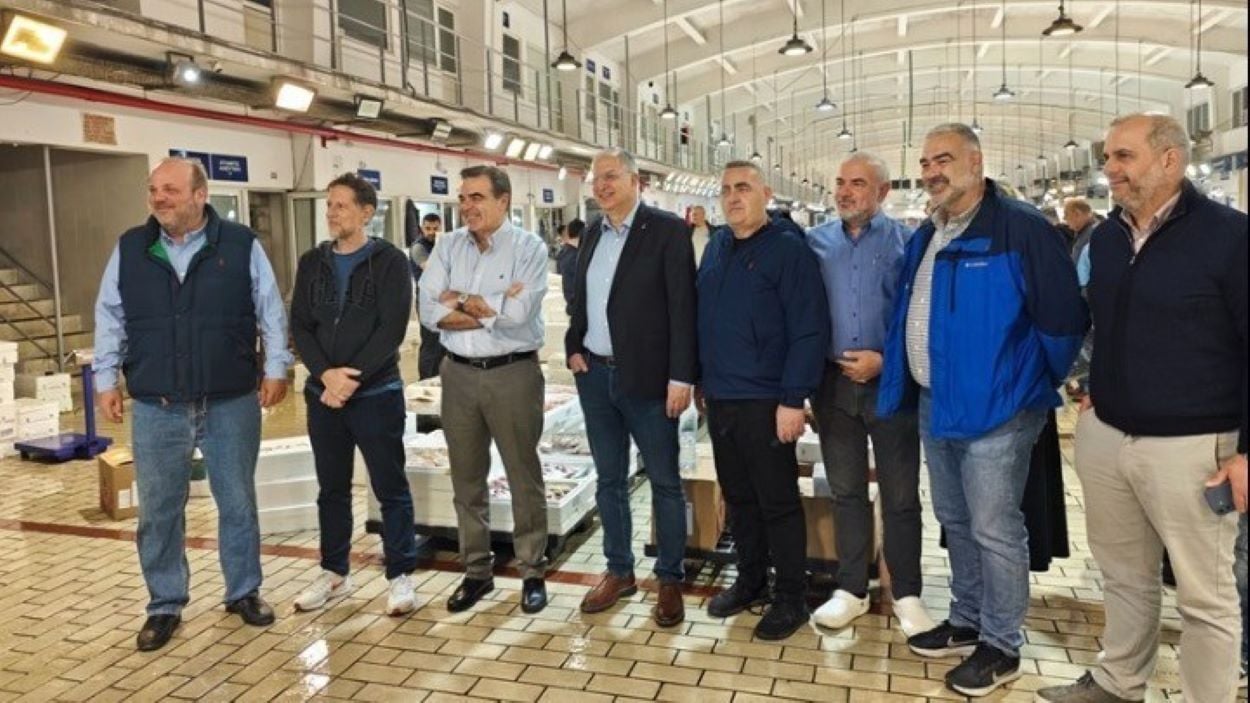 Στην Ιχθυόσκαλα Κερατσινίου ο Μαργαρίτης Σχοινάς – Το νέο πρόγραμμα 16 εκατ. ευρώ για την αλιεία