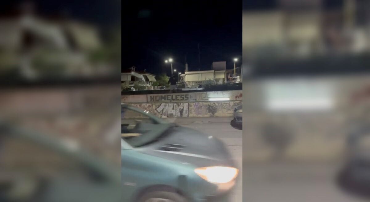 Λάρισα: Ανήλικοι πετούσαν μπουκάλια και πέτρες σε αυτοκίνητα και πεζούς