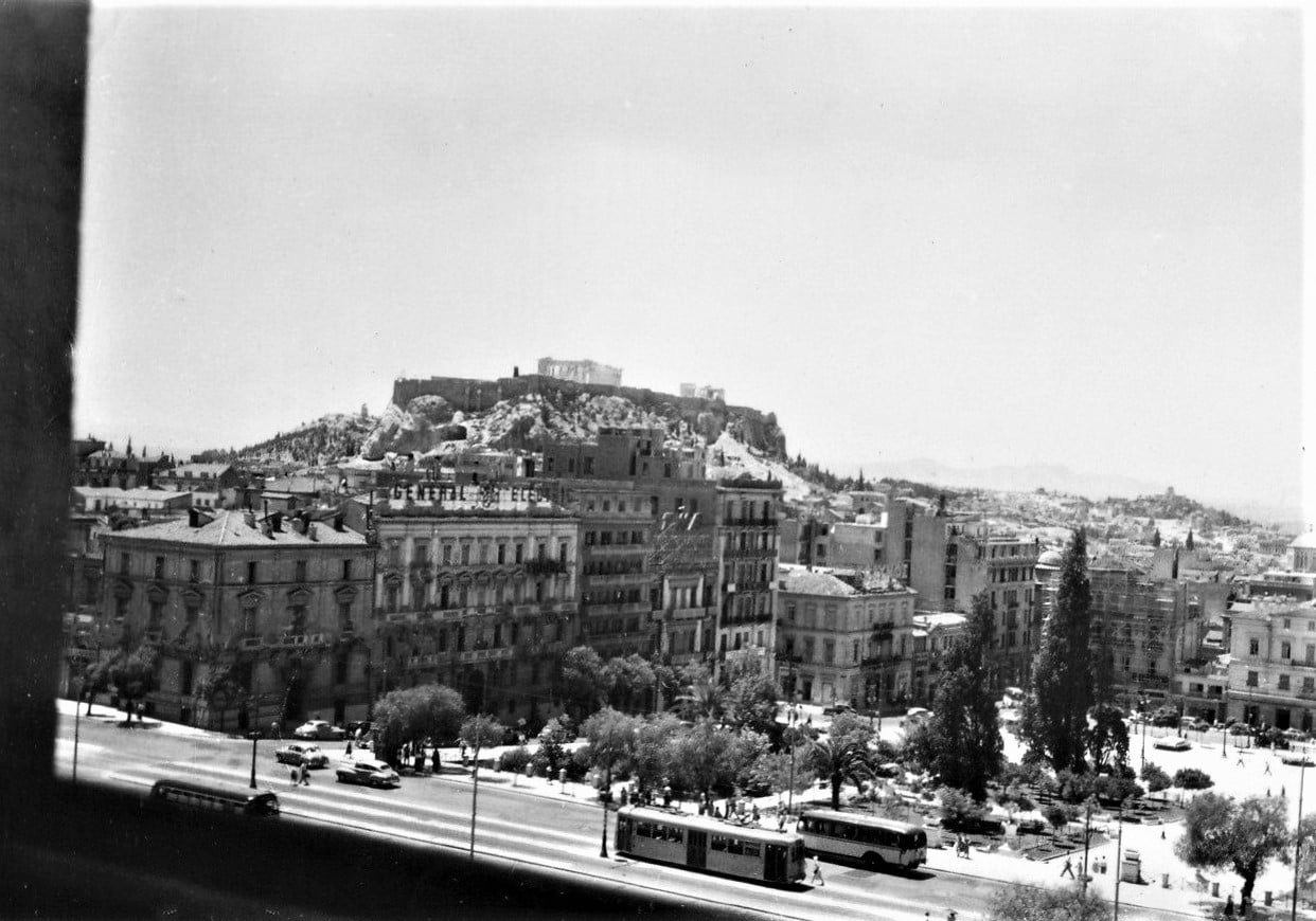 Κουίζ για την παλιά Αθήνα: Αναγνωρίζετε την πλατεία; Είναι από τις πιο γνωστές