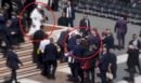 Βατικανό: Προσκυνητής κατέρρευσε μπροστά στον πάπα Λέοντα - Βίντεο με την αντίδρασή του
