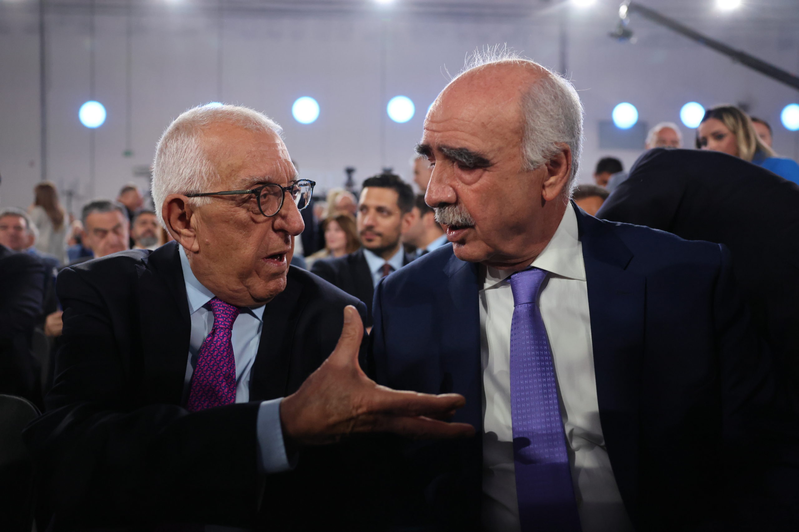 Συνέδριο, ΝΔ