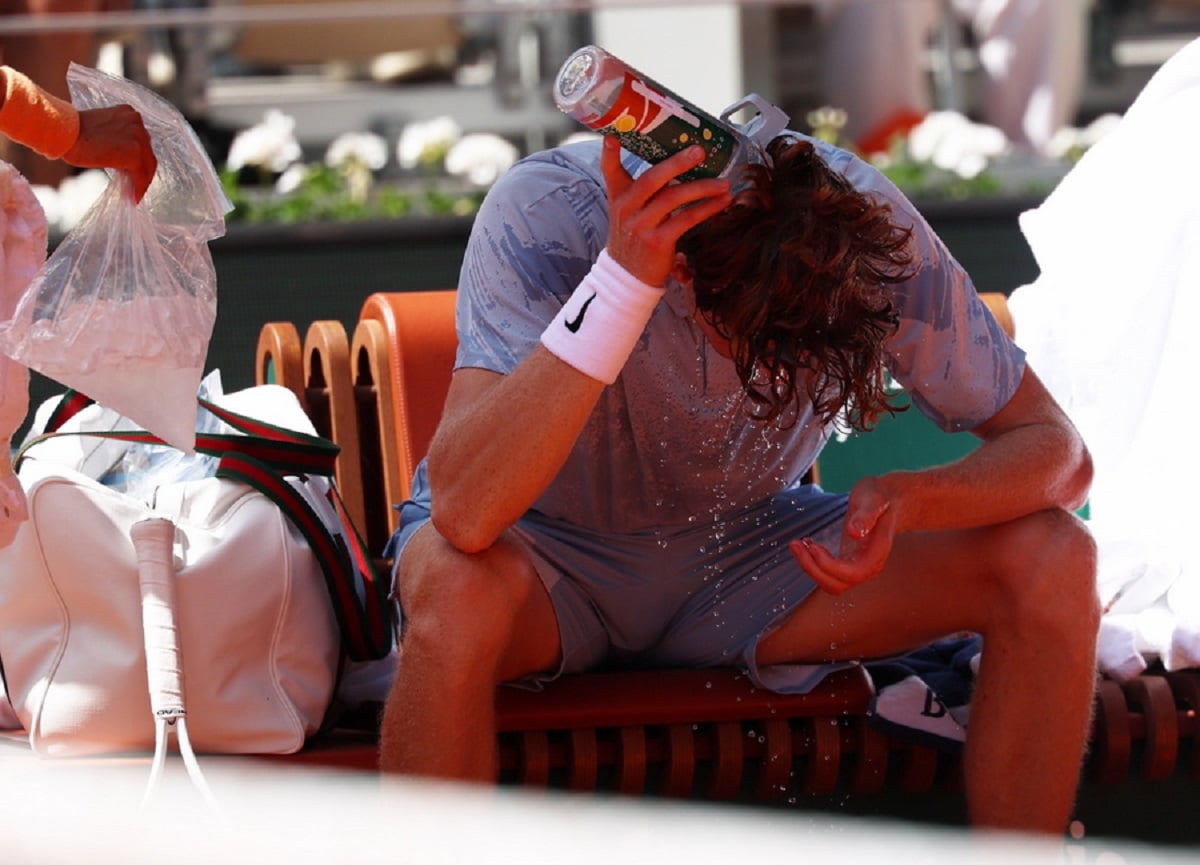 Roland Garros: «Κατάρρευση» και πρόωρος αποκλεισμός του Σίνερ – «Υπέκυψε στην καυτή ζέστη» – ΒΙΝΤΕΟ