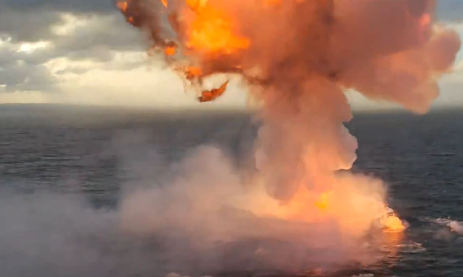 Βίντεο: Η στιγμή που πύραυλος της SpaceX εκρήγνυται και μετατρέπεται σε τεράστια πύρινη σφαίρα στον Ινδικό Ωκεανό