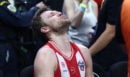 «Λύγισε» η Βεζένκοφ μετά την κατάκτηση της Euroleague: Τα λυτρωτικά δάκρυα κι η αγκαλιά με τον πατέρα του - ΒΙΝΤΕΟ