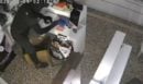 Χαλκιδική: Καρέ καρέ η δράση διαρρηκτών που εισέβαλαν σε κατάστημα με οπτικά - Ζημιά 20.000 ευρώ