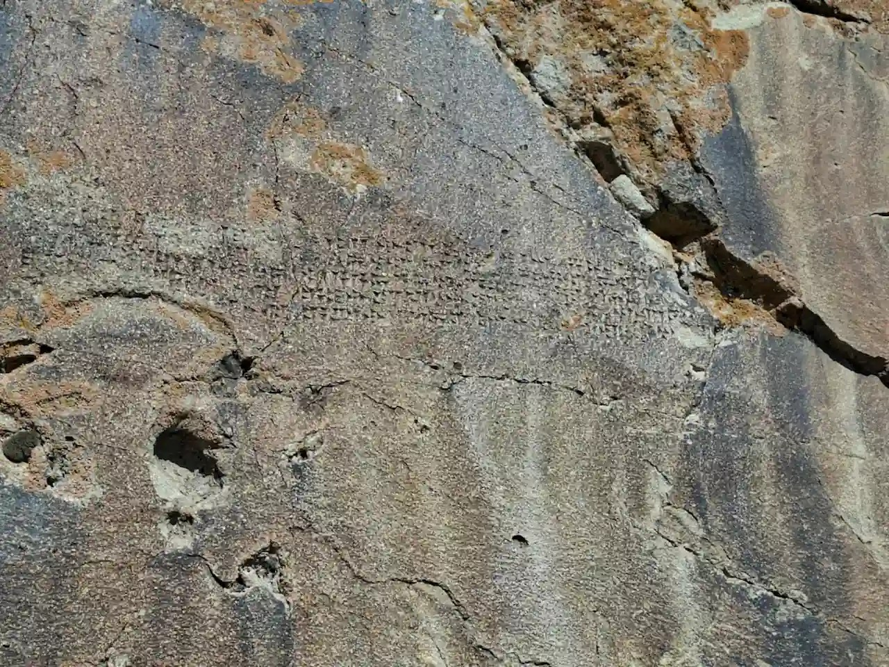 Αρχαιολογική έκπληξη στο όρος Ιλαντάγ: Ανακαλύφθηκε σφηνοειδής επιγραφή μυστηριώδους βασιλείου