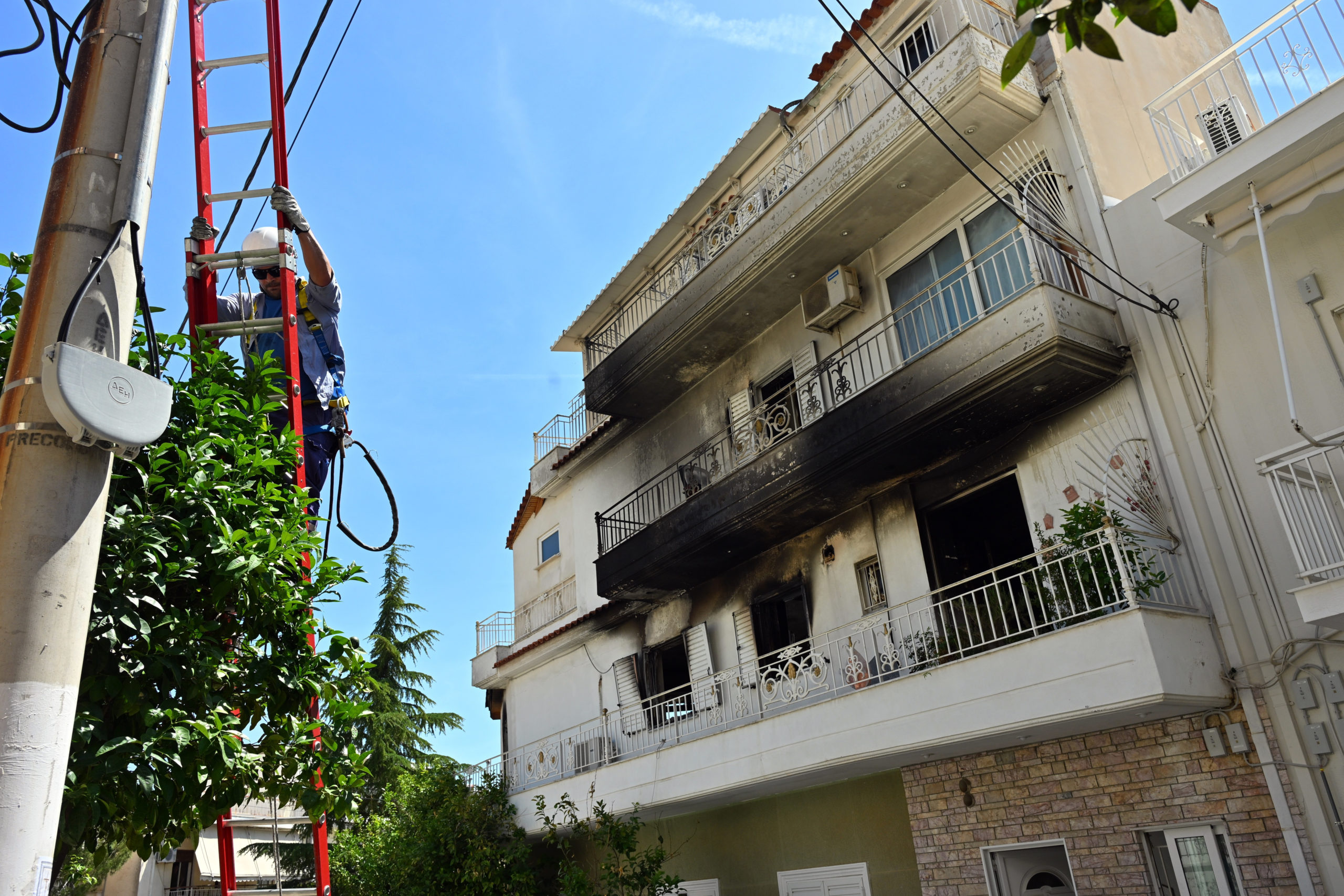 ΦΩΤΙΑ ΣΕ ΔΙΑΜΕΡΙΣΜΑ ΣΤΟΝ ΚΟΡΥΔΑΛΛΟ