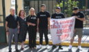 Επεισόδια στην Ευελπίδων μετά την απόφαση για τον 11χρονο Μάριο – Συγγενείς του καταδικασθέντα επιτέθηκαν σε τηλεοπτικά συνεργεία