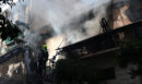 Καλλιθέα: Η στιγμή που η γυναίκα πήδηξε από το μπαλκόνι για να σωθεί από τη φωτιά - Συγκλονίζουν οι εικόνες και οι μαρτυρίες
