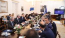 Μητσοτάκης στο Υπουργικό Συμβούλιο: Αναμένεται περαιτέρω πτώση στην τιμή της βενζίνης στην αντλία