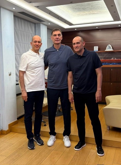 Γιώργος Μπαρτζώκας, αδελφοί Αγγελόπουλοι
