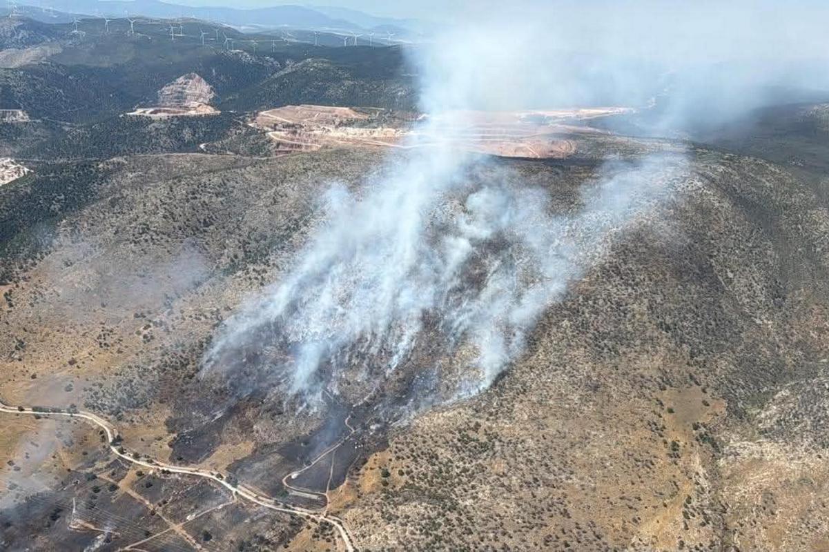 Ασπρόπυργος: Drone της Πυροσβεστικής «είδε» έγκαιρα το σημείο της φωτιάς – Δείτε βίντεο και φωτογραφίες