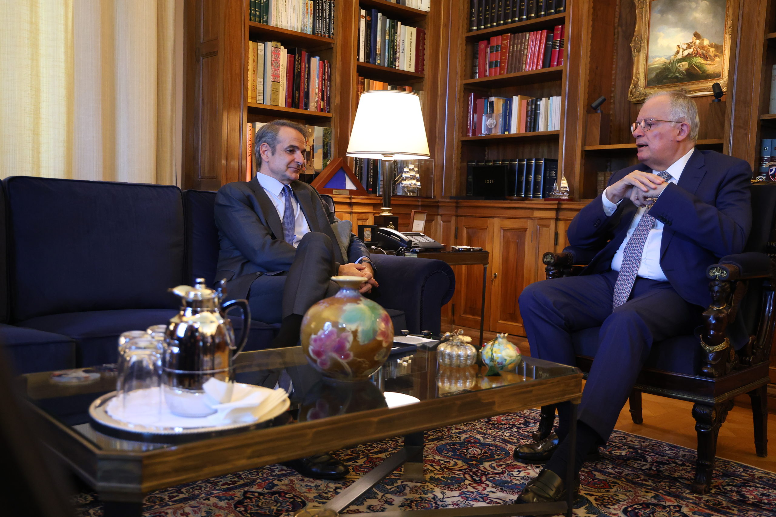 Μητσοτάκης σε Τασούλα: «Χρέος της κυβέρνησης να στηρίζει την κοινωνία – Στέλνουμε μήνυμα ασφάλειας σε όλους τους συνεπείς δανειολήπτες»
