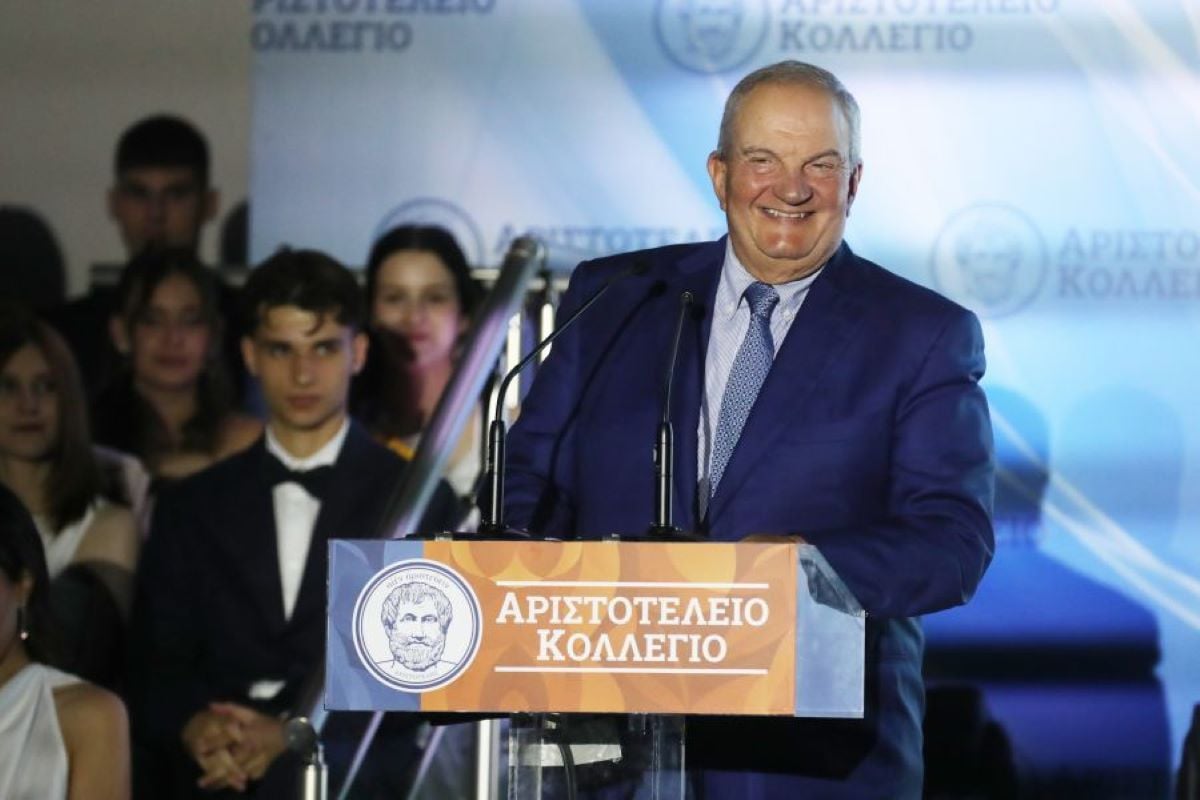 Καραμανλής στους νέους: «Το νου σας σε όσους είναι υπερβολικά ερωτευμένοι με τον εαυτό τους, με το χρήμα, με την εξουσία» – ΒΙΝΤΕΟ