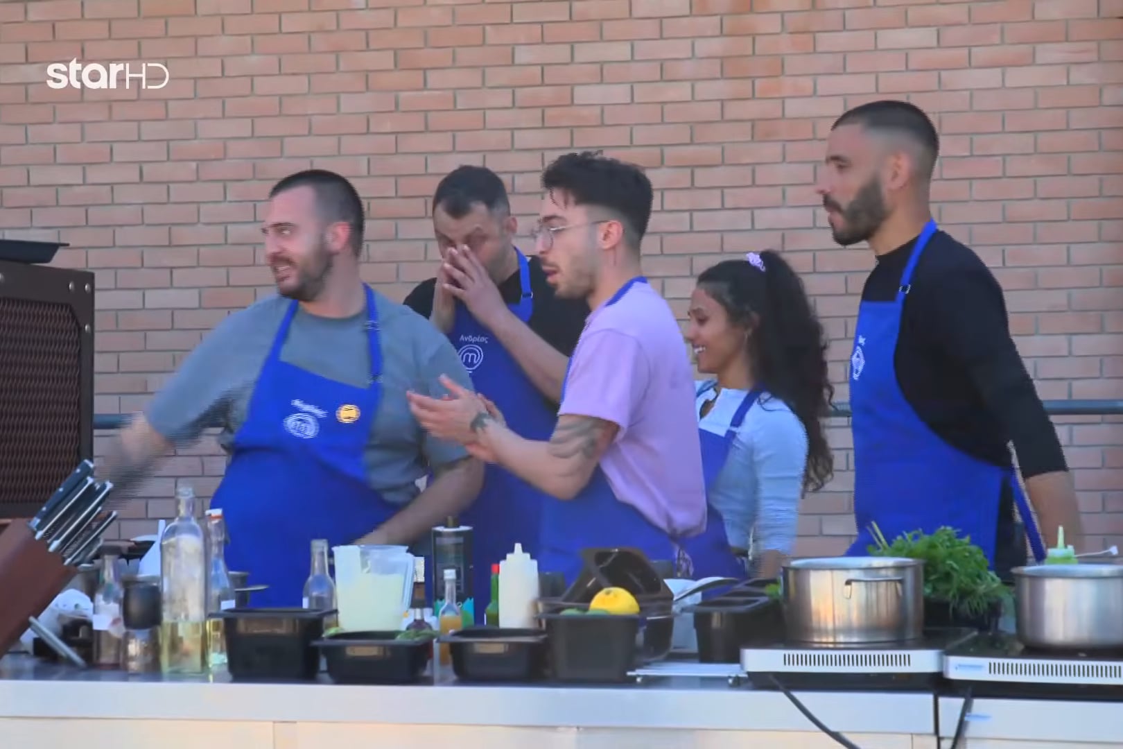 MasterChef: Συγκίνηση και κλάματα στην τελευταία ομαδική δοκιμασία – «Αυτοχειροκροτηθείτε και αγκαλιαστείτε»