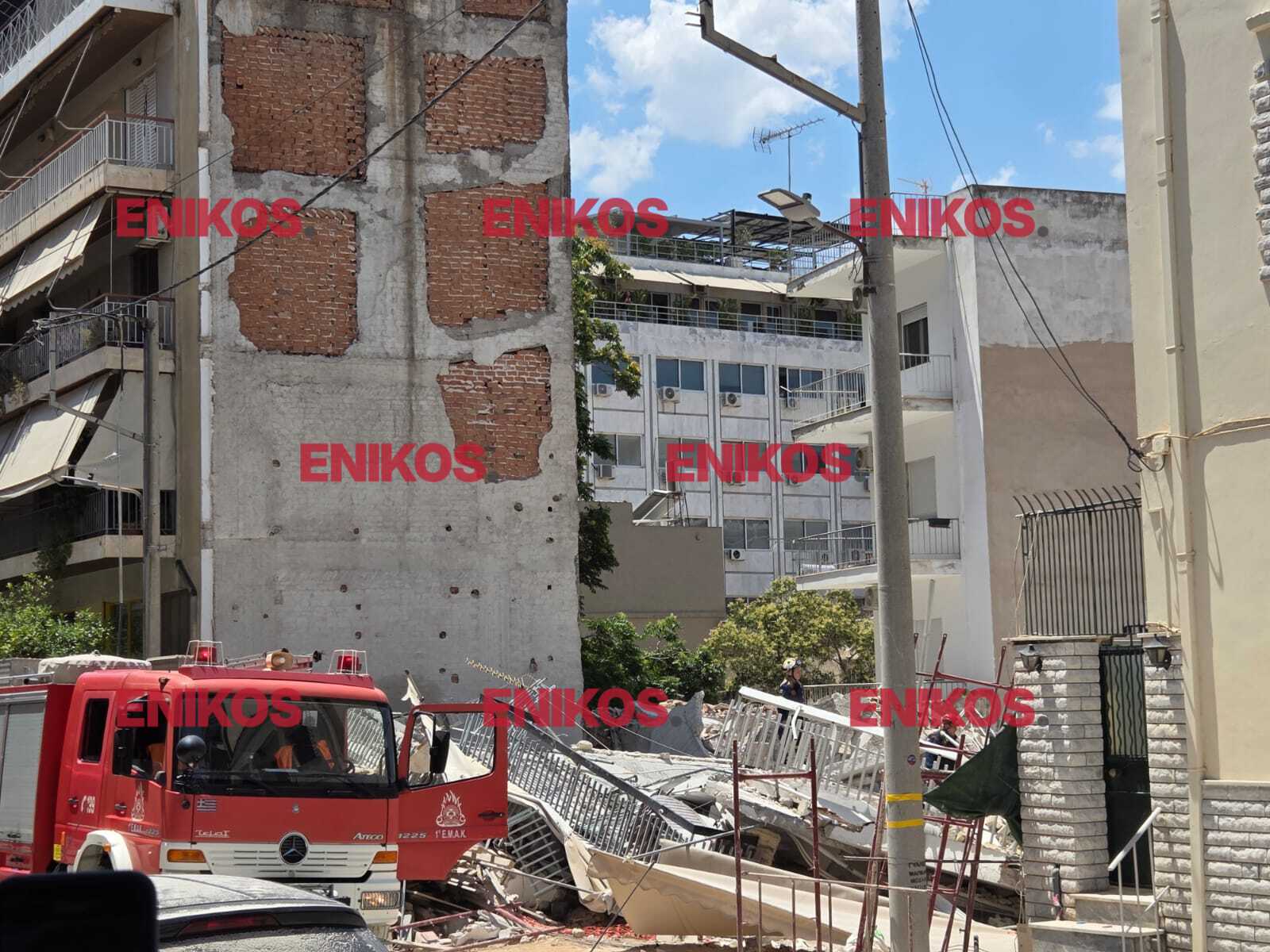 Πετράλωνα: Νέες εικόνες από την κατάρρευση της πολυκατοικίας – Δείτε φωτογραφίες και βίντεο