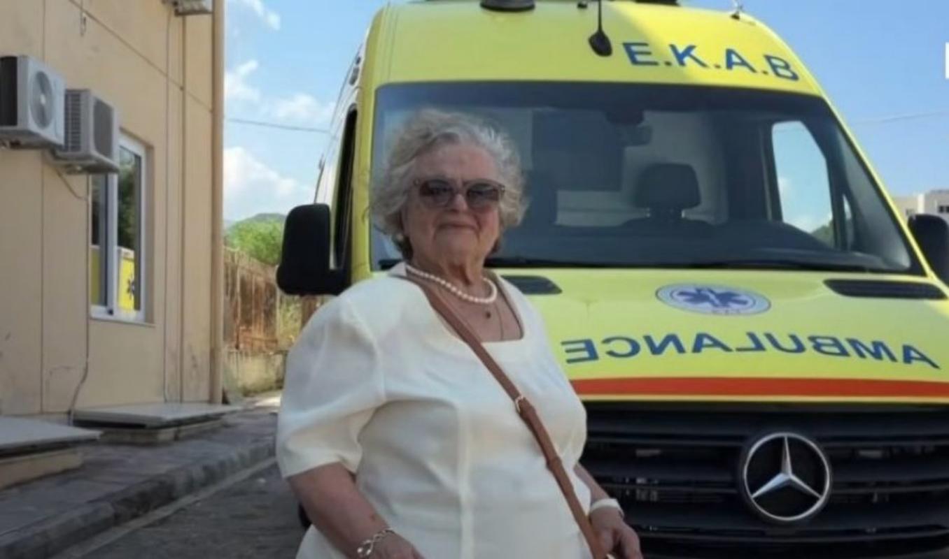 Μεγαλείο ψυχής στην Πάτρα: 87χρονη που έχασε και τα δύο παιδιά της σε τροχαίο δώρισε ασθενοφόρο αξίας 120.000 ευρώ στο ΕΚΑΒ