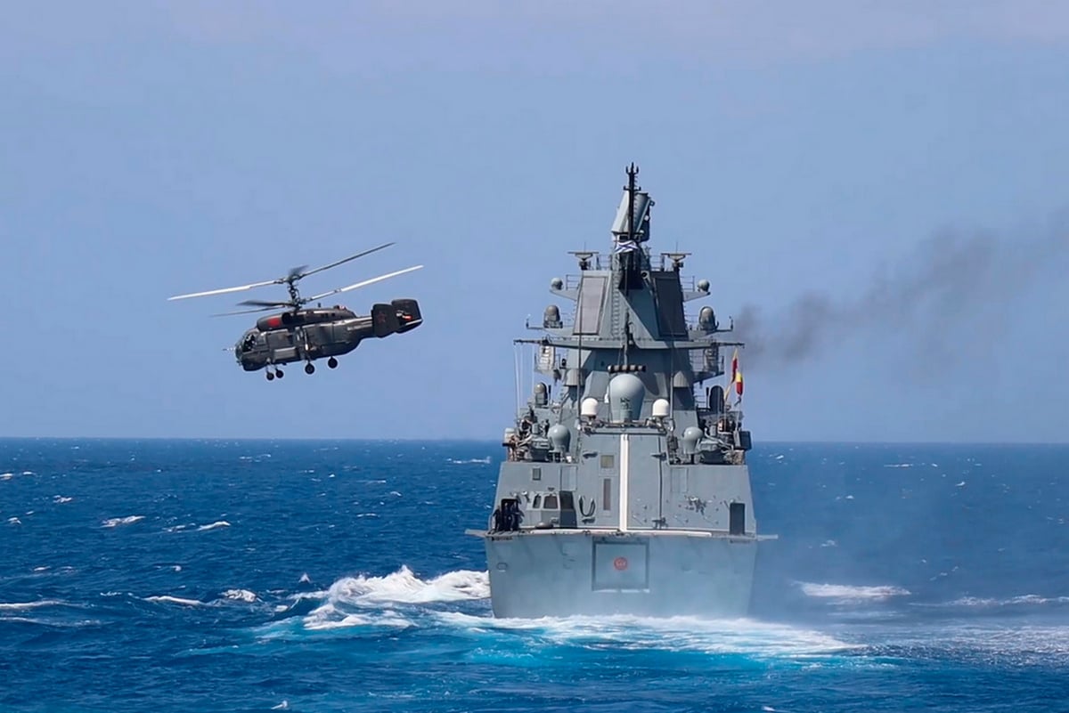 Ρωσική φρεγάτα έριξε προειδοποιητικά πυρά κοντά σε βρετανικό γιοτ στη Μάγχη – Τι απαντά η Μόσχα