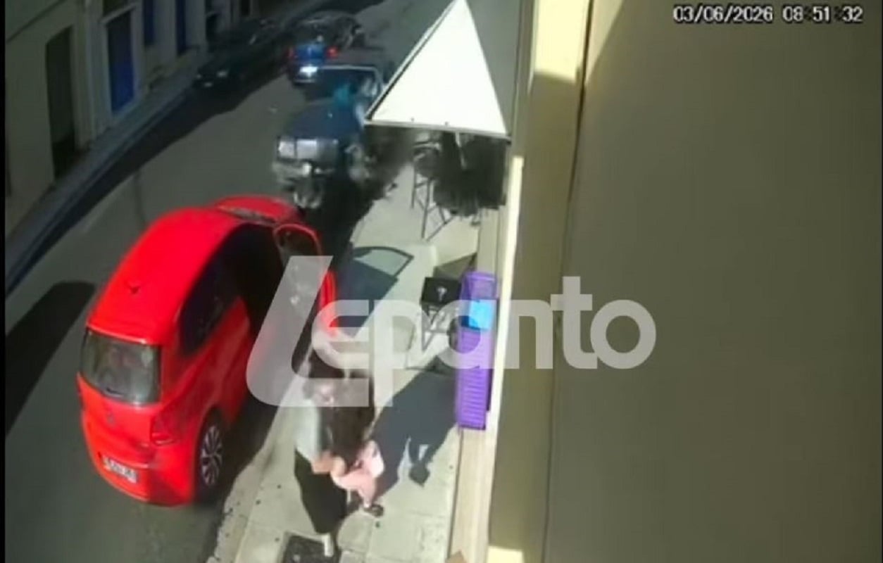 Βίντεο-σοκ στη Ναύπακτο: Αυτοκίνητο κόντεψε να πέσει σε μητέρα και παιδί – «Βούτηξαν» σε μαγαζί για να σωθούν