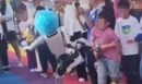 Βίντεο: Ανθρωποειδές ρομπότ κλώτσησε παιδί σε επίδειξη στην Κίνα – «Εξέγερση των μηχανών;» σχολιάζουν χρήστες