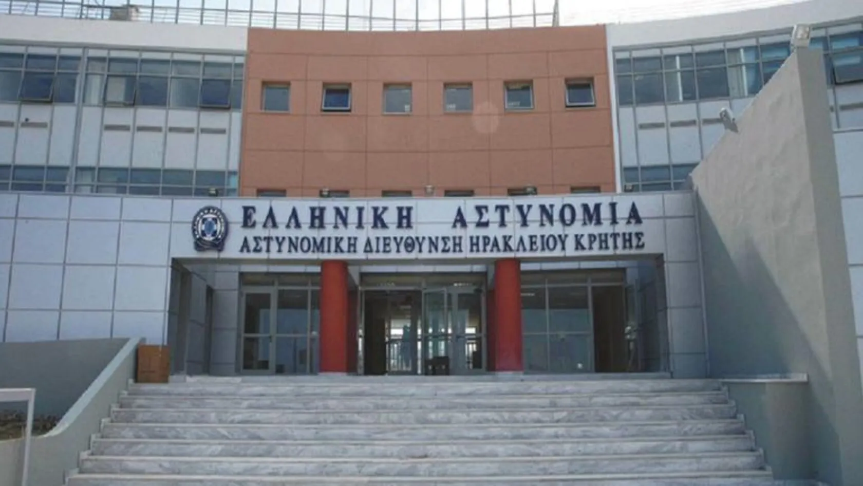 Ηράκλειο: Νεκρή στο Αστυνομικό Μέγαρο η 34χρονη που είχε πετάξει το μωρό της στα σκουπίδια