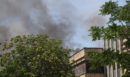 Φωτιά σε εργοστάσιο στο Αιγάλεω: Κατέρρευσε τμήμα της οροφής ενώ επιχειρούσαν πυροσβέστες - ΦΩΤΟ και ΒΙΝΤΕΟ