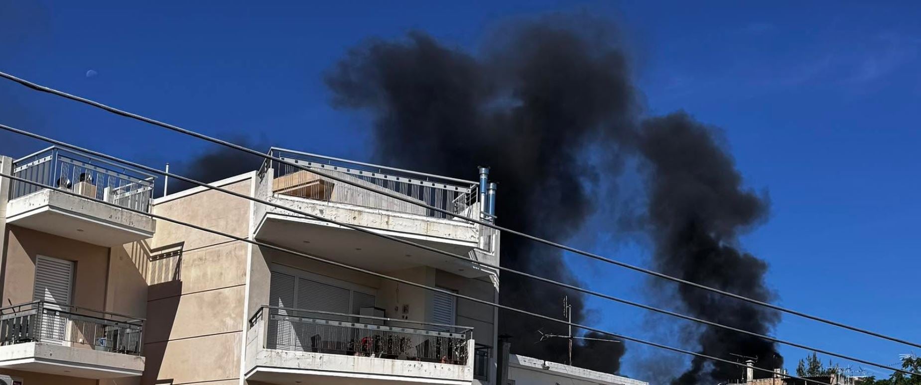 Φωτιά σε υπόγειο γκαράζ στην Αγία Παρασκευή – Βίντεο