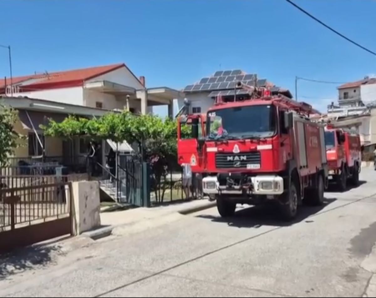 Γιαννιτσά: Ήρωας αστυνομικός έσωσε παιδιά από φλεγόμενο διαμέρισμα – Ήταν εκτός υπηρεσίας – ΒΙΝΤΕΟ