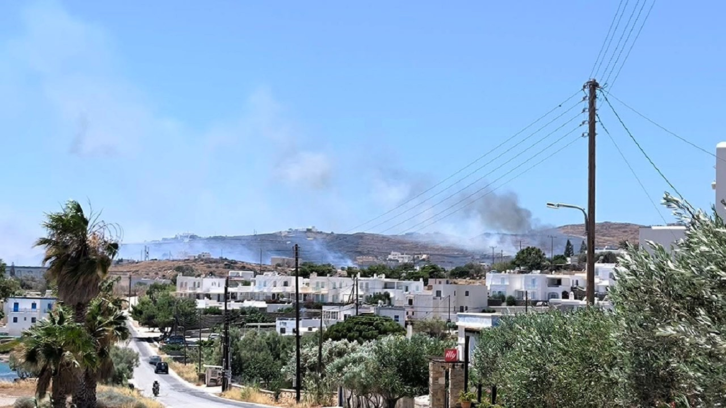 Φωτιά στη Σύρο – Μήνυμα από το 112 για εκκένωση οικισμού