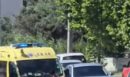 Ρόδος: Άνδρας κυκλοφορούσε γυμνός στο Φαληράκι και ανέβηκε στην οροφή ασθενοφόρου - Δείτε βίντεο