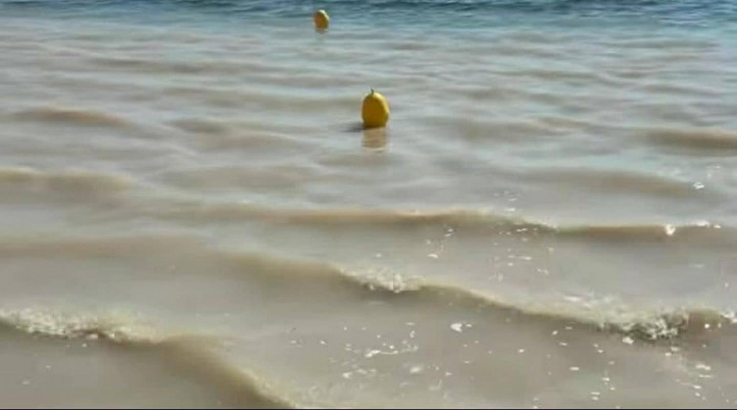 Χαλκιδική: Προσωρινή απαγόρευση κολύμβησης στο Πευκοχώρι λόγω διαρροής λυμάτων – Φωτογραφίες