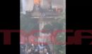 Φωτιά στην Καλλιθέα: Η στιγμή που η 75χρονη πέφτει από το μπαλκόνι και σώζεται από περαστικούς - Συγκλονίζουν οι εικόνες και οι μαρτυρίες